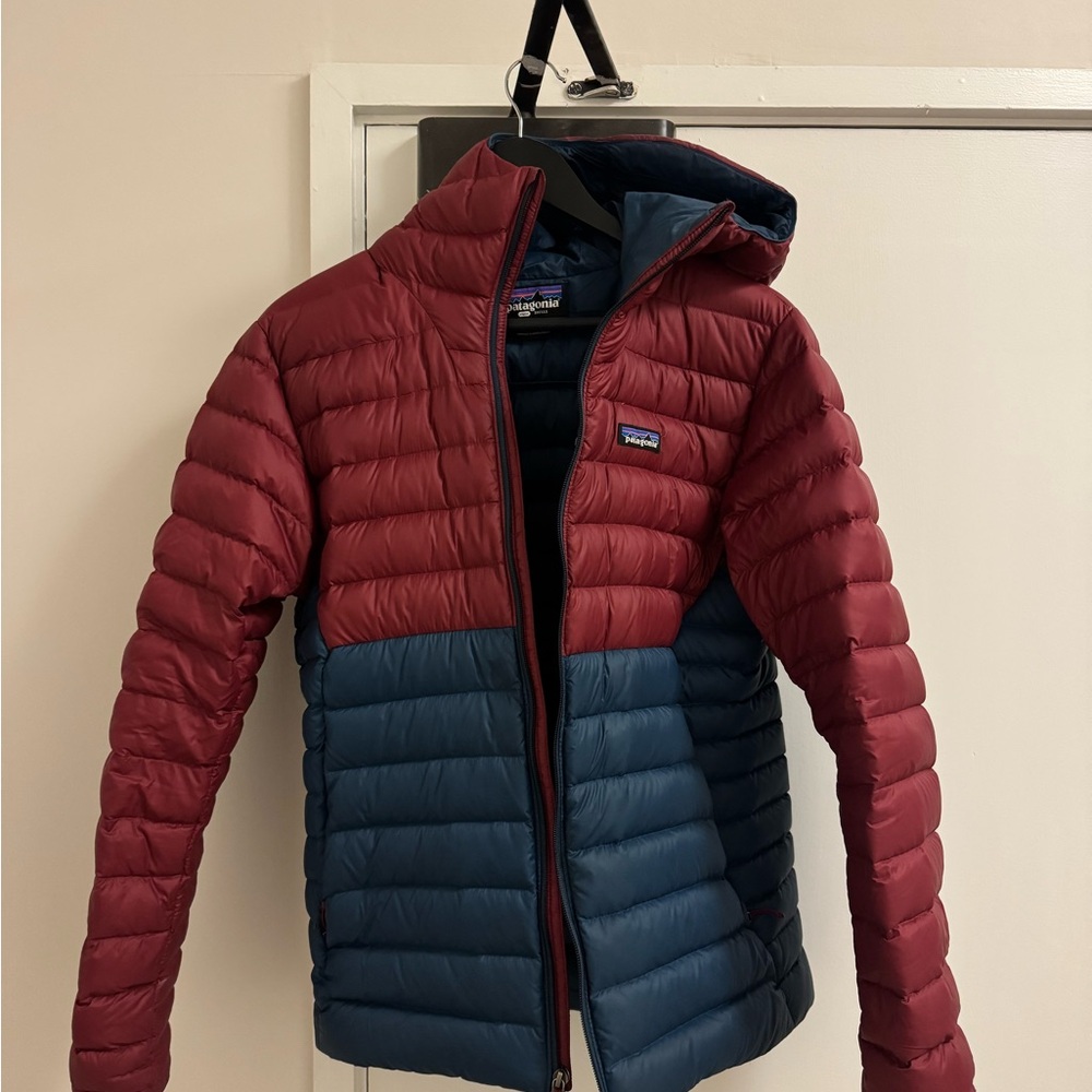 Patagonia Men's Burgundy and Teal Puffer Jacket